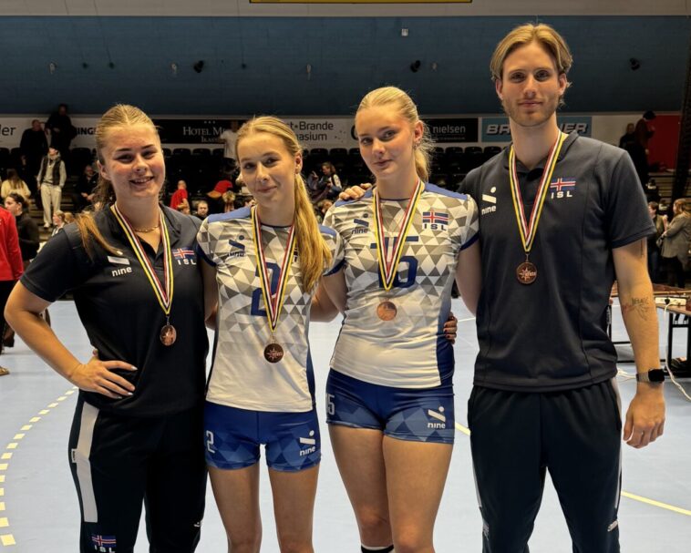 U17 kvk. Amelía Ýr aðstoðarþjálfari Lilly, Emilía Dís og Atli Fannar aðalþjálfari